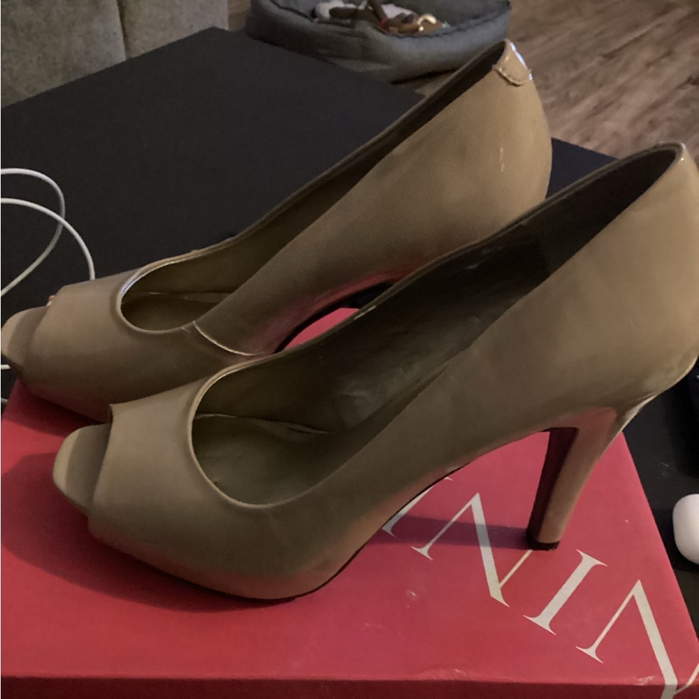Nine & Co taupe high heel shoes